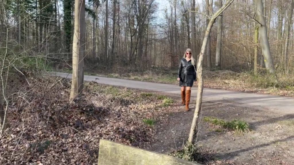 sexy foto nr. 2 von Das Piss Luder egal wer zuschaut