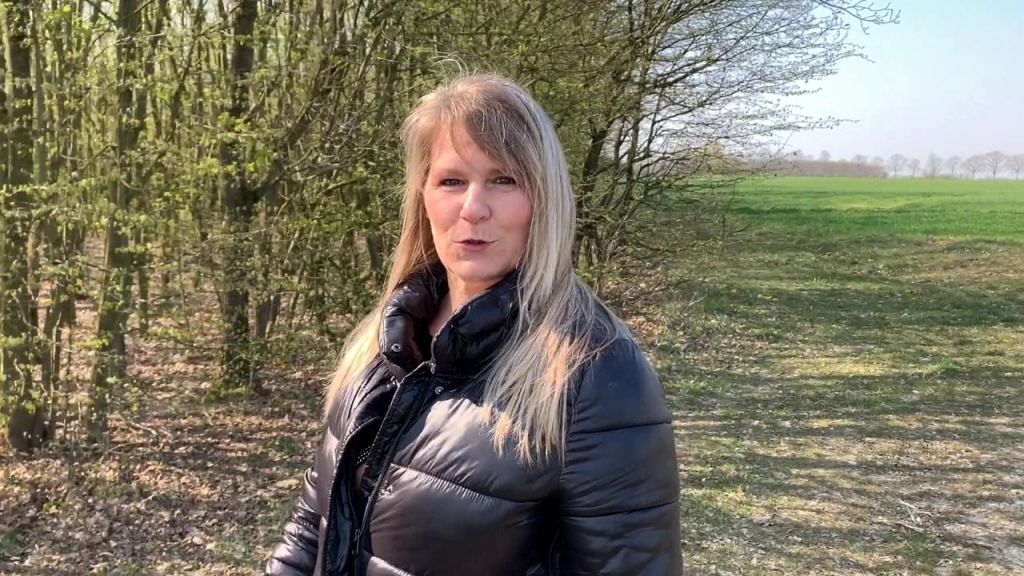 sexy foto nr. 3 von Beim Spaziergang draussen Gepisst