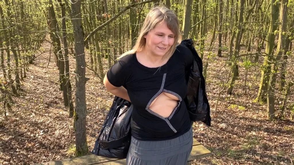 sexy foto nr. 4 von Beim Spaziergang draussen Gepisst