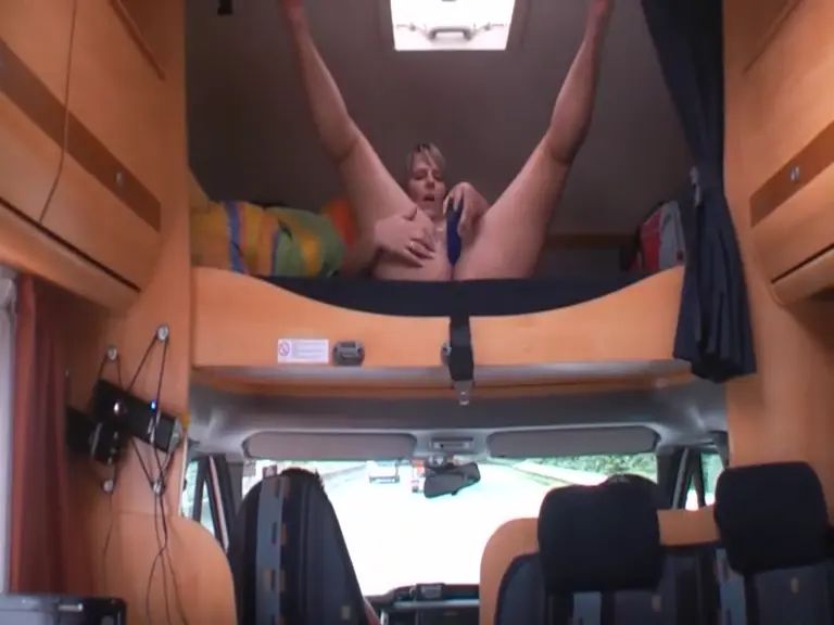 sexy foto nr. 3 von Dildo Spiele im Wohnmobil