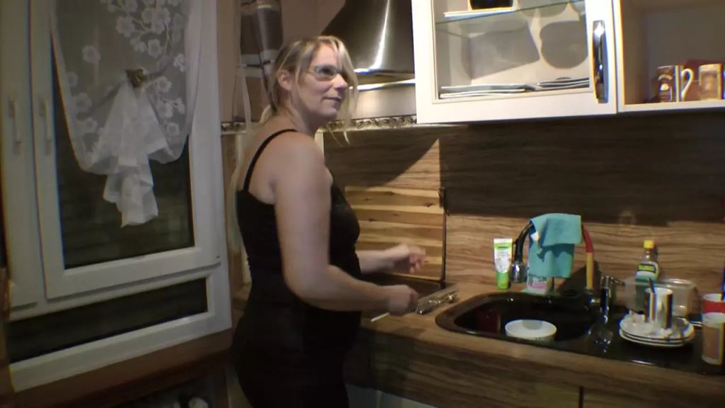 sexy foto nr. 1 von Cumshot auf die Brillen Milf