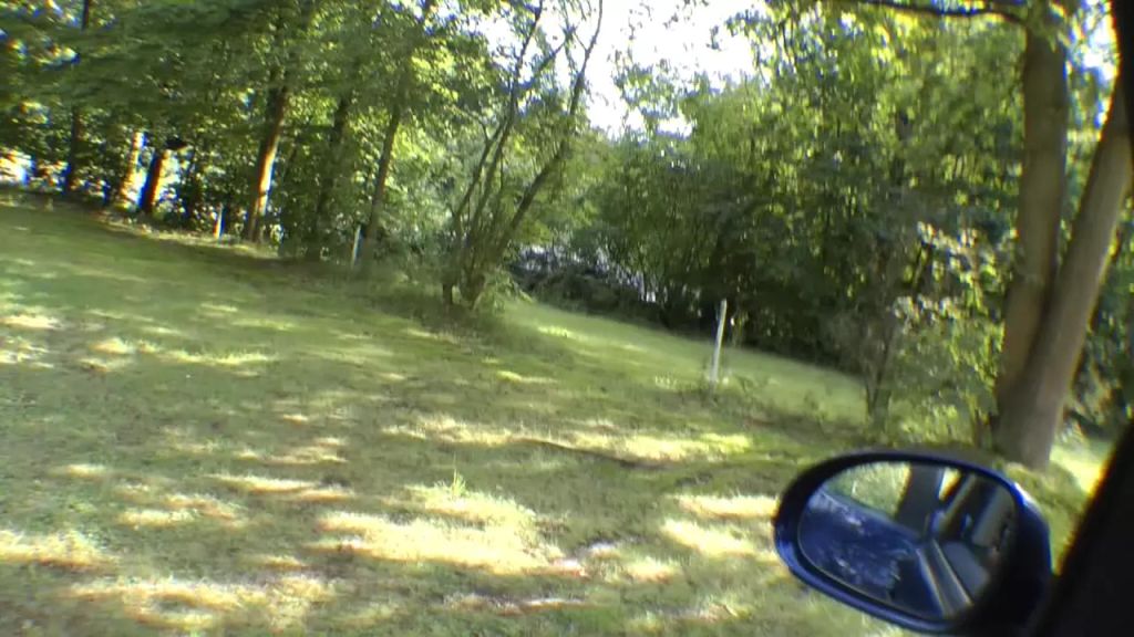 sexy foto nr. 3 von Rauchen und Extrem Pissen Outdoor