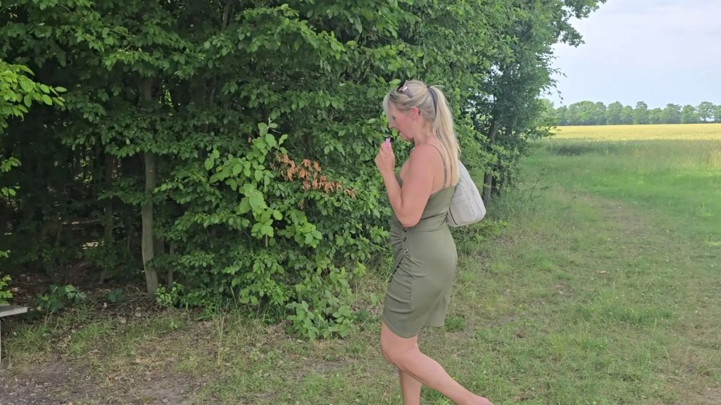 Geile DirtyTalk anmache auf der Bank im Wald