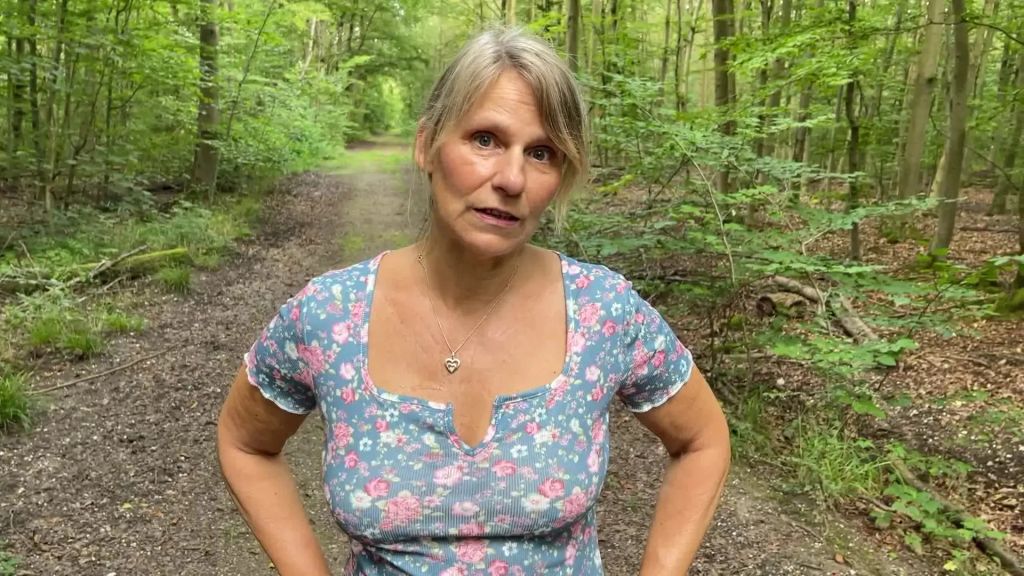 Wichser im Wald Angepisst