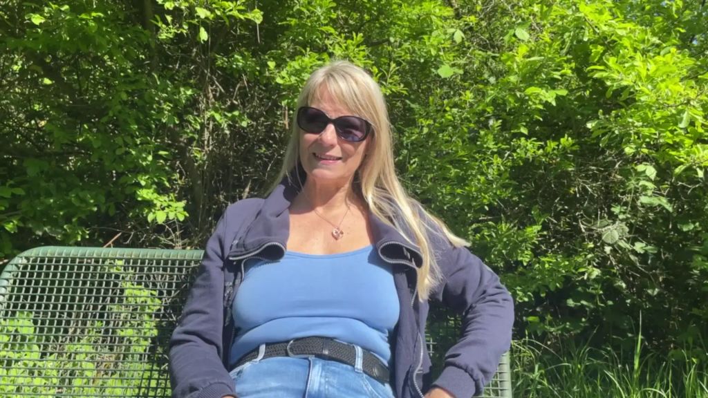 sexy foto nr. 1 von Outdoor Cumshot Compilation