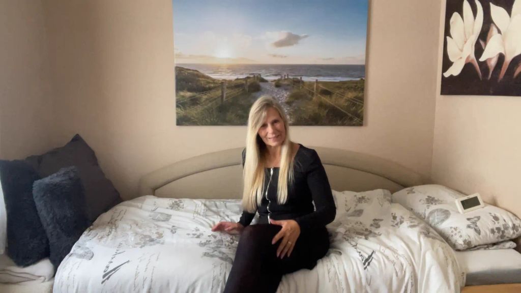 sexy foto nr. 1 von Nylon Strumpfhose und Heels