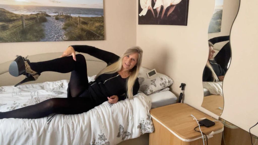 sexy foto nr. 2 von Nylon Strumpfhose und Heels