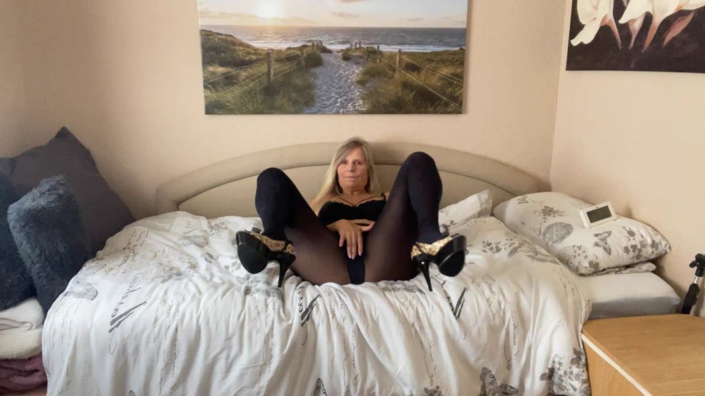 sexy foto nr. 9 von Nylon Strumpfhose und Heels