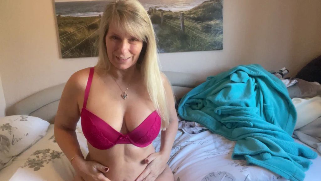 sexy foto nr. 2 von Ungeschminkt in Roten Dessous