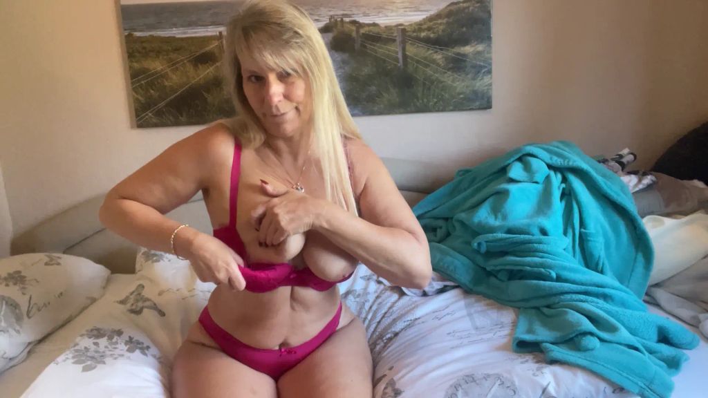 sexy foto nr. 5 von Ungeschminkt in Roten Dessous