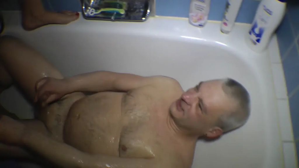 sexy foto nr. 8 von Doppelpiss für den Looser