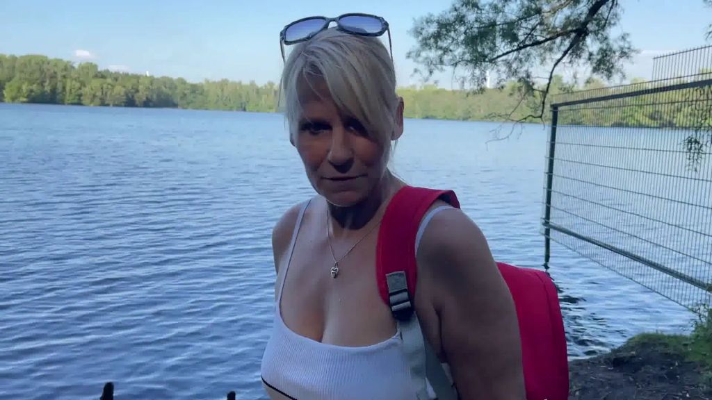 sexy foto nr. 2 von Einfach im Wald umziehen