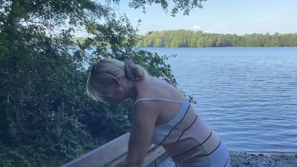 sexy foto nr. 3 von Einfach im Wald umziehen