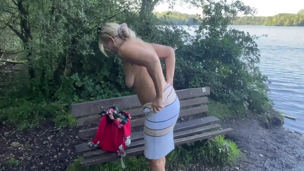 sexy foto nr. 10 von Einfach im Wald umziehen