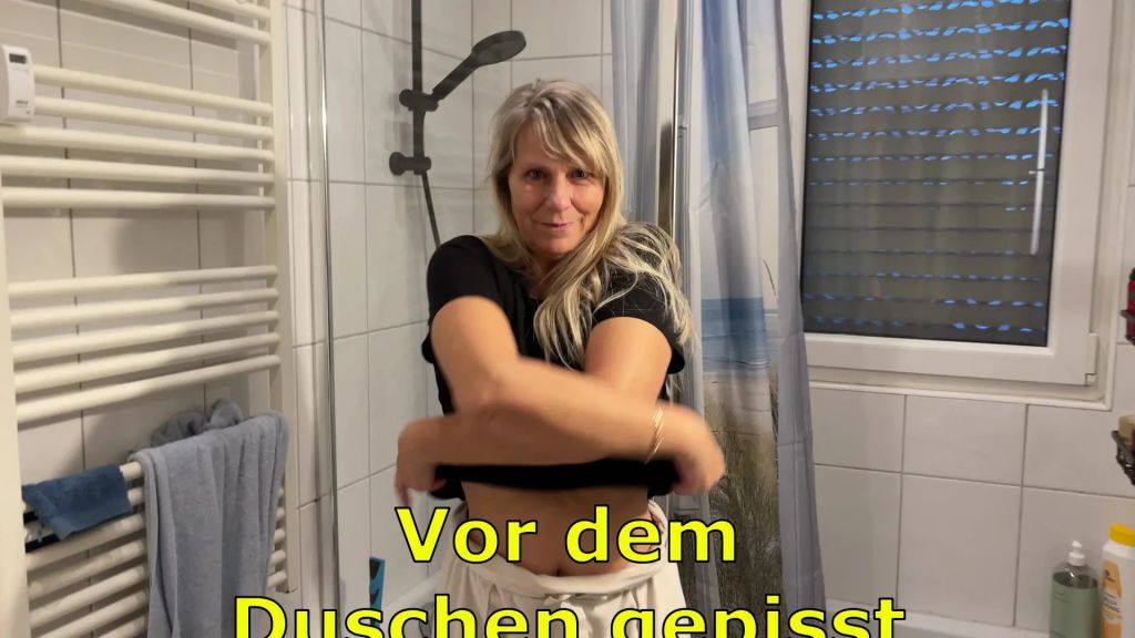 Vor dem Duschen noch Gepisst