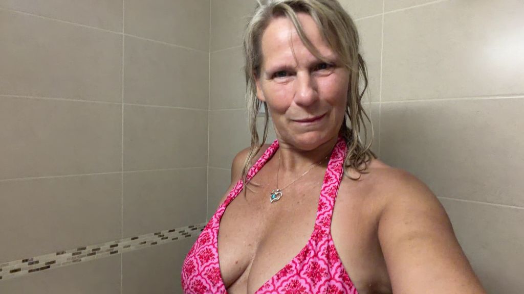 sexy foto nr. 1 von Auf der Strand Toilette für dich Gepisst