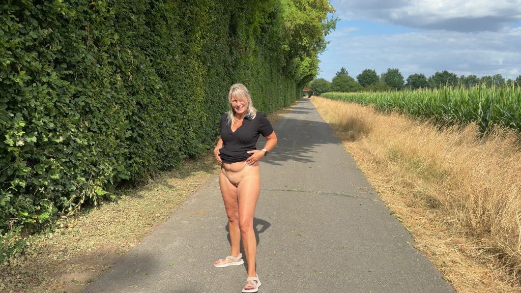 sexy foto nr. 10 von Besser ist es ohne Höschen