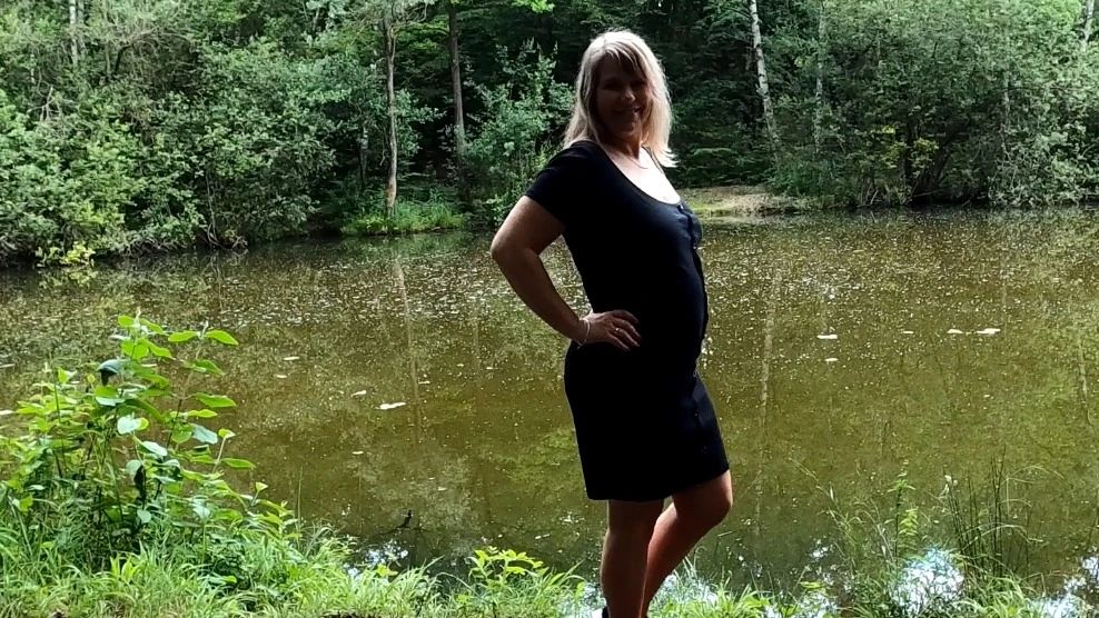 Vorschaubild zum Video „Der Beste Pissbogen von mir“ von Sweet Susi NRW