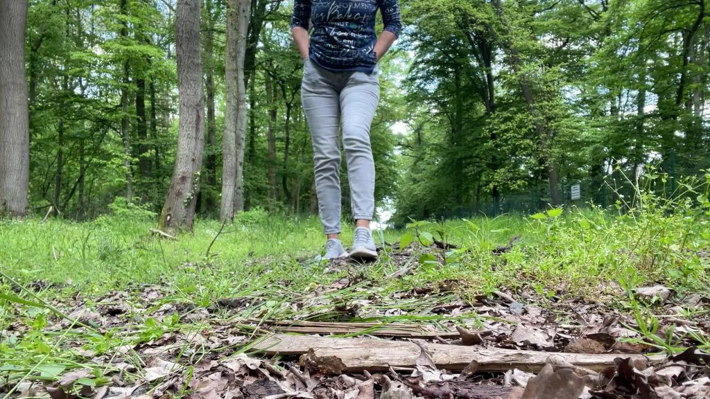 Vorschaubild 2 zum Video „Outdoor Pissen“
