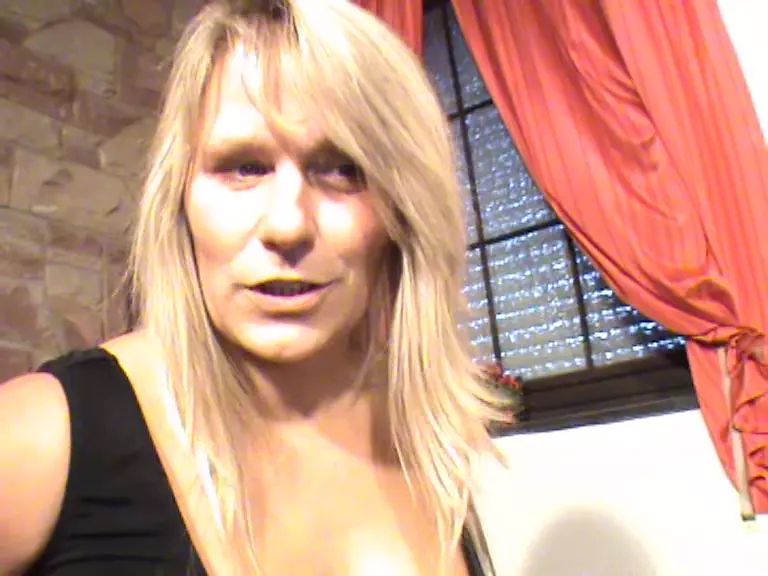 sexy foto nr. 3 von Die Geile Marklerin - Black-White Paar.