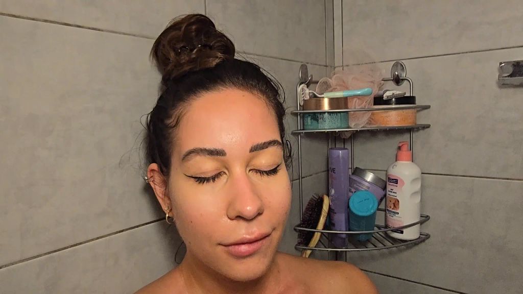 sexy foto nr. 9 von ACHTUNG! Seltenes Orgasmus Duschvideo!