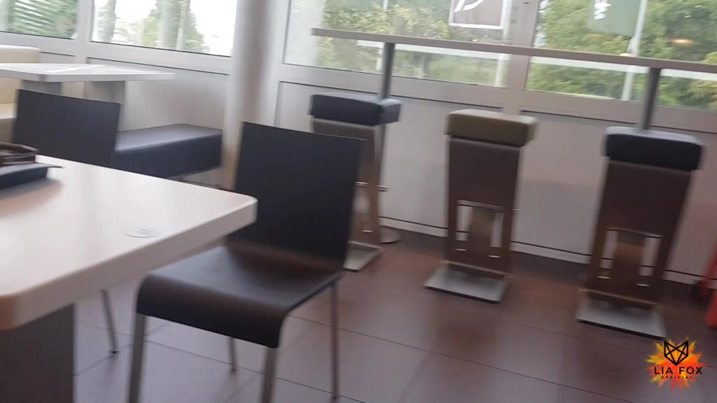 sexy foto nr. 3 von Versaute Spielchen bei McDonalds