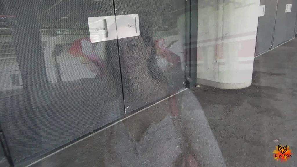 sexy foto nr. 4 von Verbotener Sex im Fußballstadion!!