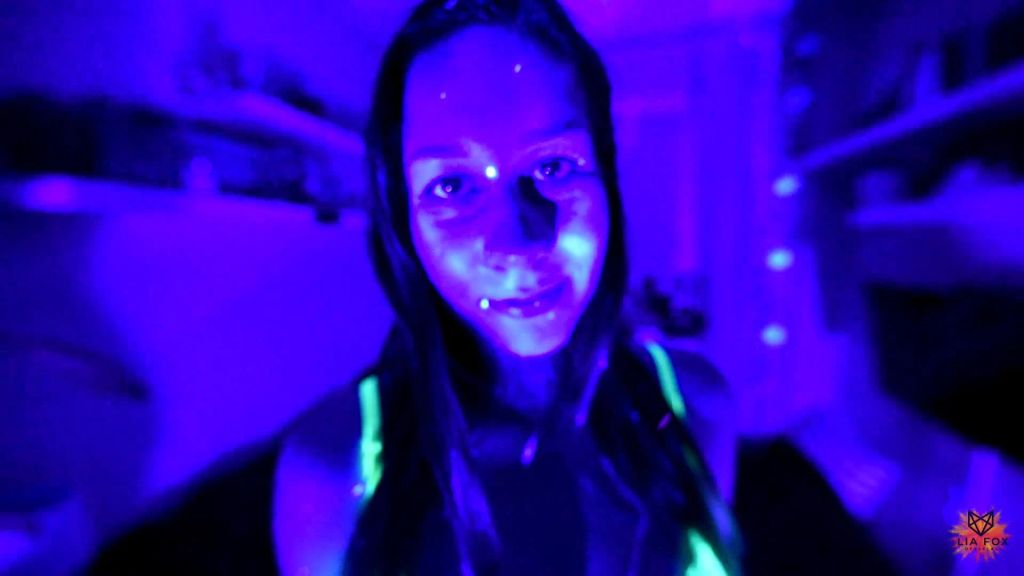 sexy foto nr. 1 von CRAZY Schwarzlicht Neon Fick als Avatar-Schlampe!