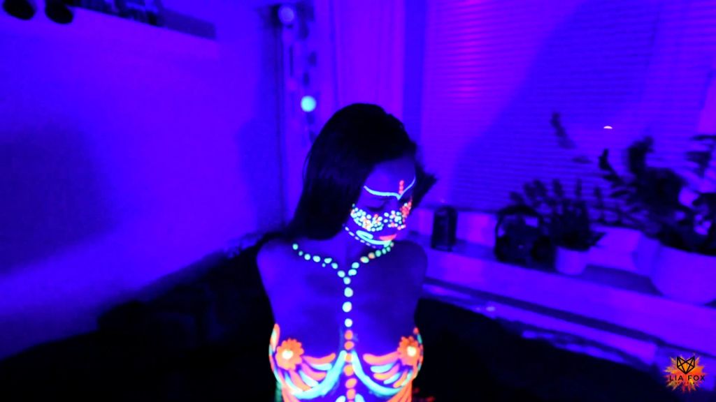 sexy foto nr. 4 von CRAZY Schwarzlicht Neon Fick als Avatar-Schlampe!