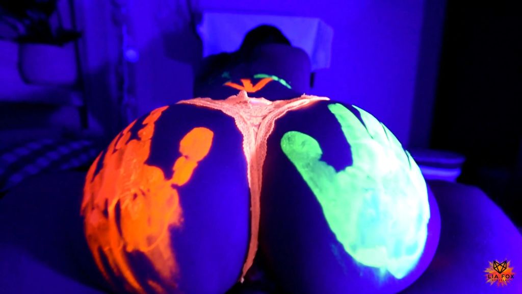 sexy foto nr. 7 von CRAZY Schwarzlicht Neon Fick als Avatar-Schlampe!