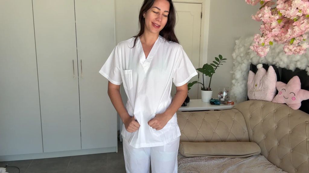 sexy foto nr. 1 von Krankenschwester Lia bittet um abpumpen! ENTSAFTUNG!