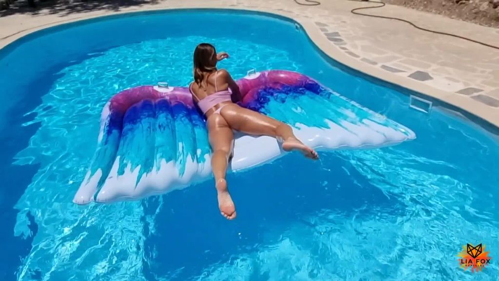 sexy foto nr. 3 von Heftiger Pool Creampie! Wie soll ich das erklären?