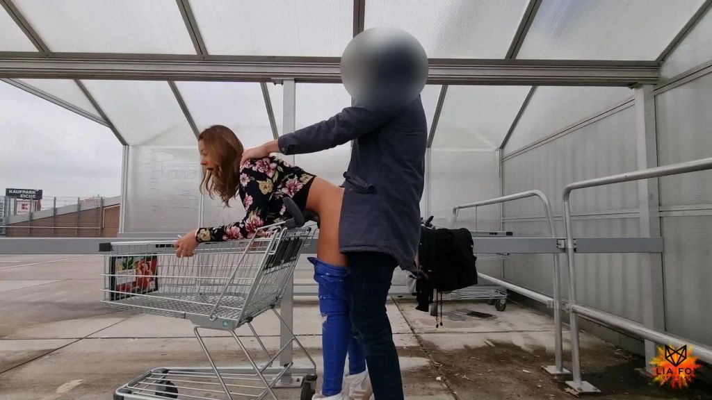 sexy foto nr. 10 von CREAMPIE im Kaufpark! Angequatsch und weggebummst!Lia Extrem