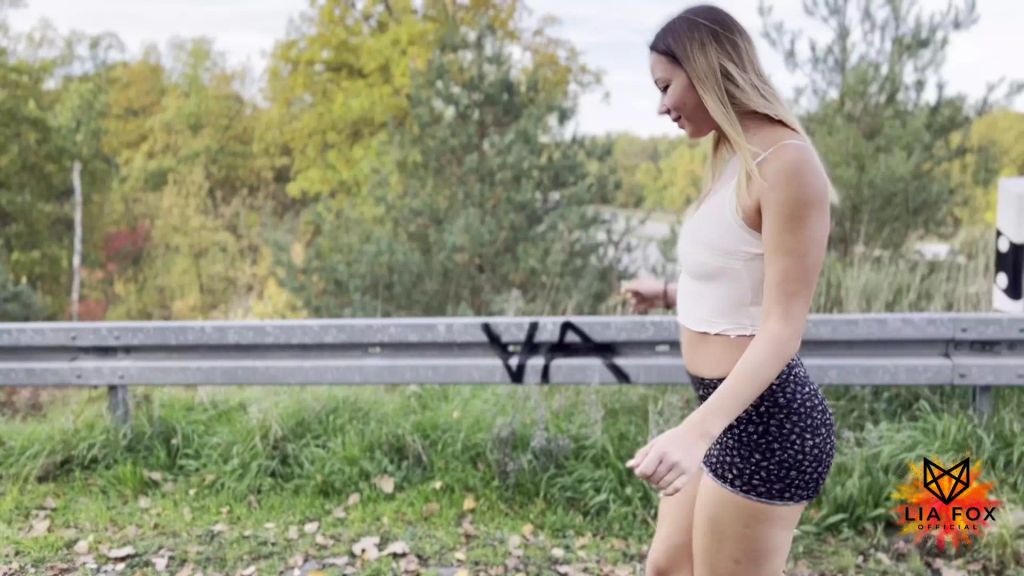 sexy foto nr. 3 von Autobahn Schlampe bietet sich öffentlich Autofahrern für Cre