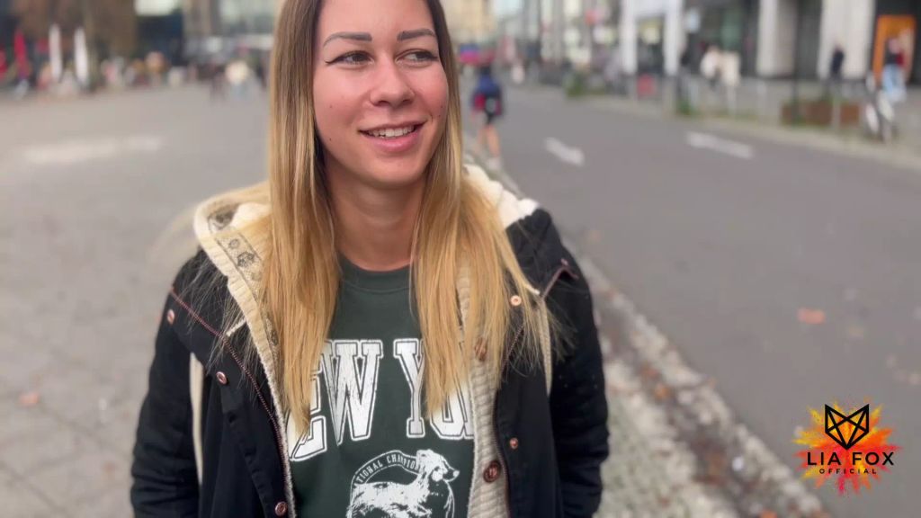sexy foto nr. 1 von Die Teenie Bitch vom Alexanderplatz gibt Creampies for free!