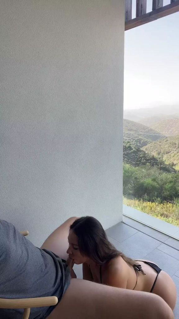 sexy foto nr. 4 von Geiler Public Sex auf dem Balkon!