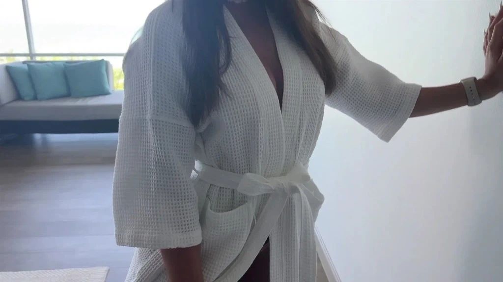 sexy foto nr. 9 von Notgeile Schlampe im Urlaub! Ich besorge es dem Roomservice!