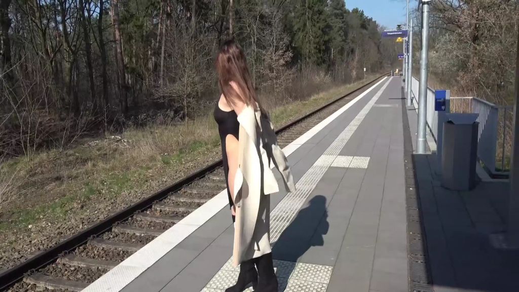 sexy foto nr. 1 von Bahnhof Schlampe abgeschleppt!! Was dann kam....