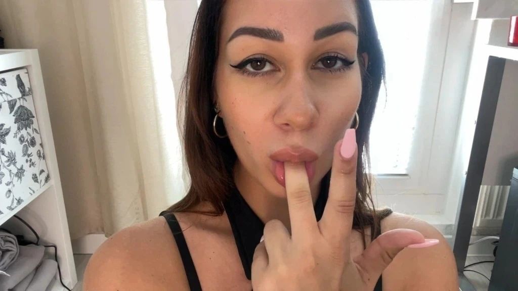 sexy foto nr. 10 von Lia tut alles für eine gute Note!