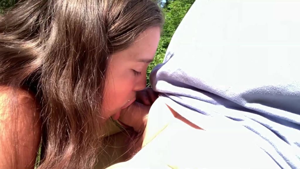 sexy foto nr. 2 von Mein erster Outdoor Blowjob + Mega Cumshot