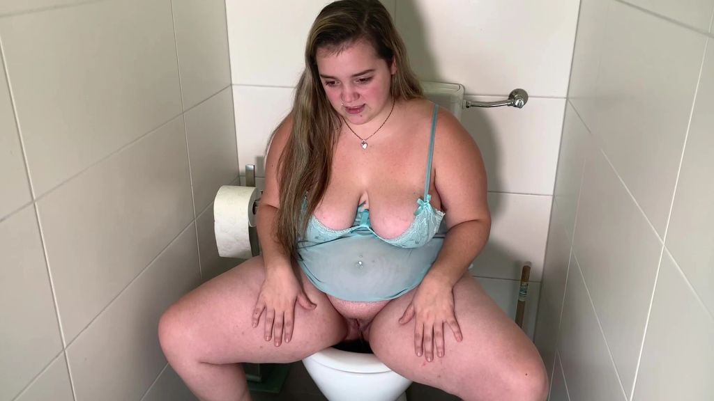 sexy foto nr. 3 von Schau mir beim pissen zu auf dem WC