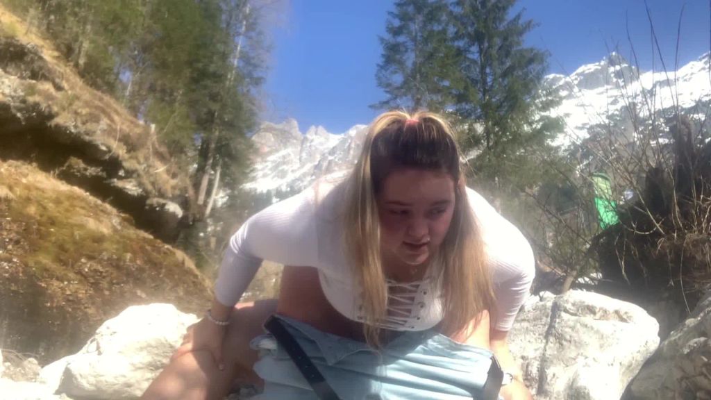 sexy foto nr. 6 von Outdoor Doggy gefickt mit Cumshot in den Mund