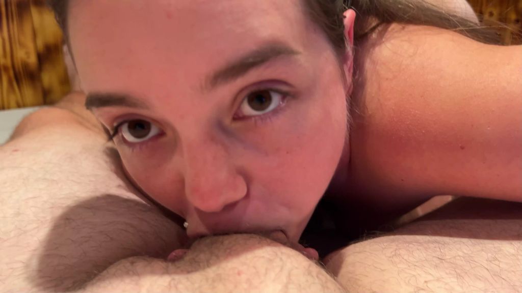 sexy foto nr. 2 von Reverse Cowgirl mit einem leckeren Creampie