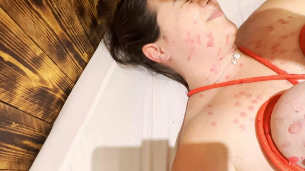 sexy foto nr. 8 von Meine Abgebundenen Brüste werden mit Kerzenwachs verziert