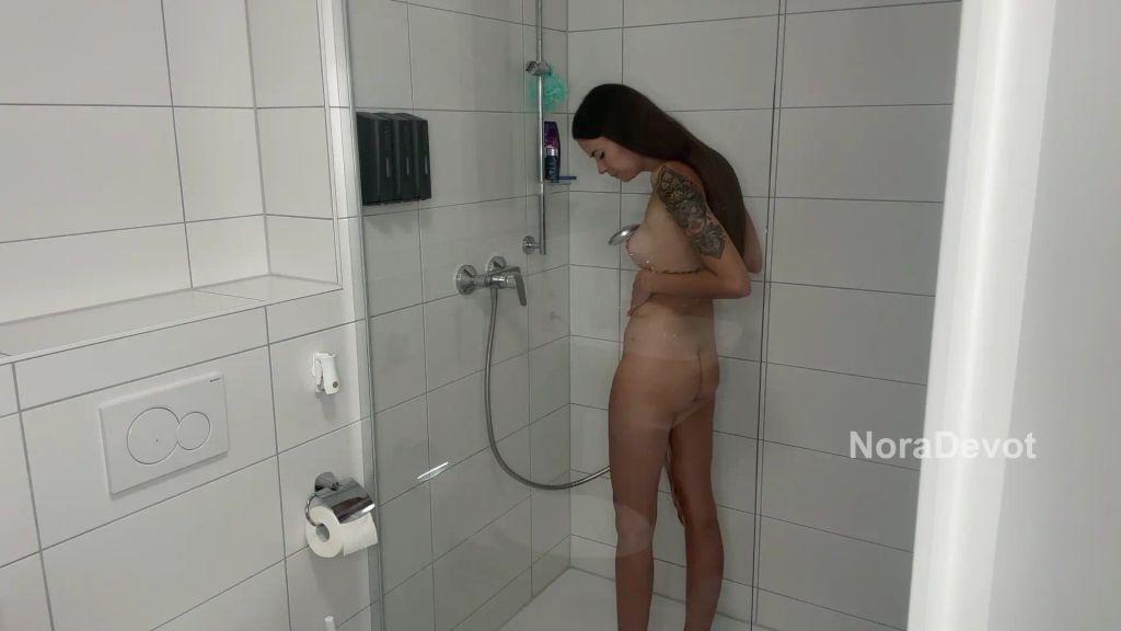 sexy foto nr. 2 von Vom Stiefbruder bespannt! Familienfeier eskaliert!