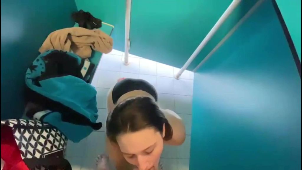 sexy foto nr. 9 von Die Badesaison ist eröffnet! Blowjob für Bademeister ;)