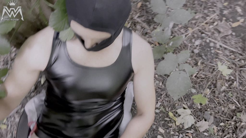 sexy foto nr. 7 von User Piss Treffen #25. User im Gebüsch Angepisst!