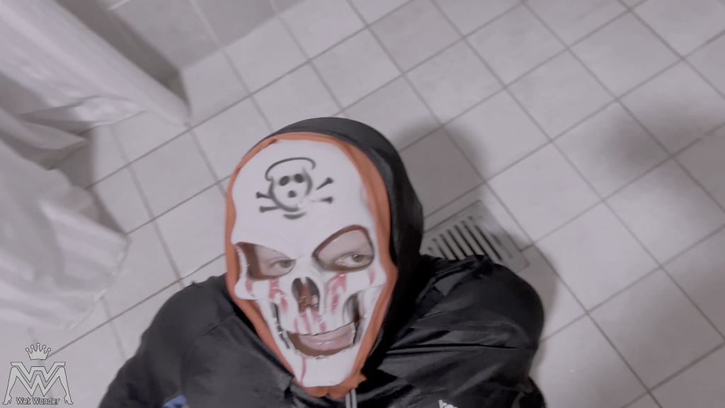 sexy foto nr. 9 von User Piss Treffen #27. Geiler Nasser Halloween Piss!