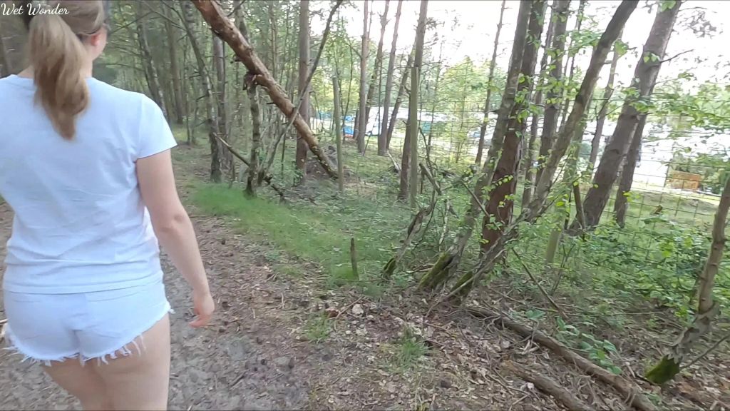 sexy foto nr. 2 von Public Piss Parade #1.Hinter dem Rücken der Besucher