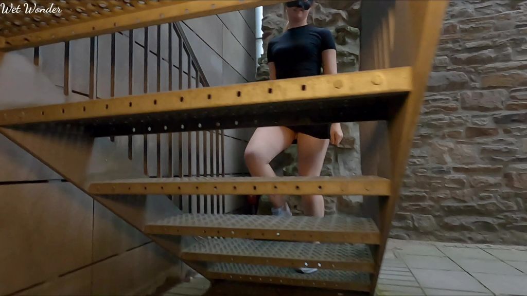 sexy foto nr. 8 von Darf ich da runter Pissen?